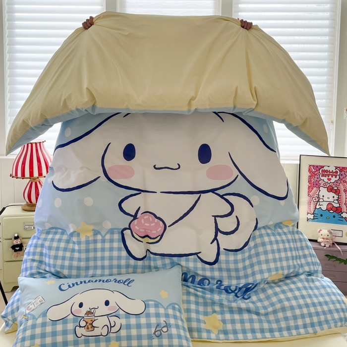 91家纺网 家纺一手货源 找家纺 金爱家 2025新款三丽鸥纯棉数码印花系列四件套 大阪-奶芙玉桂狗