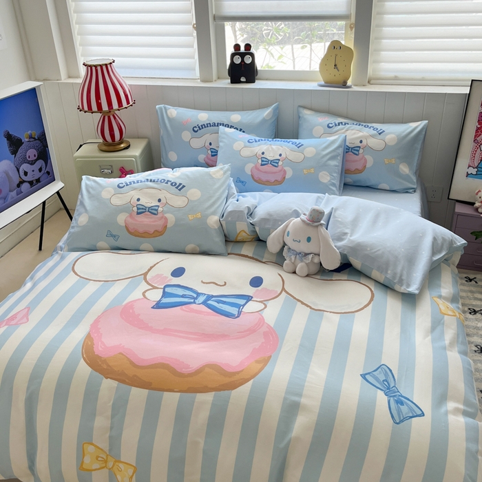 91家纺网 家纺一手货源 找家纺 金爱家 2025新款三丽鸥纯棉数码印花系列四件套 大阪-领带玉桂狗