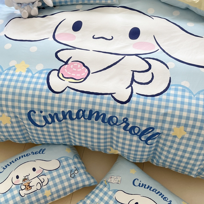 91家纺网 家纺一手货源 找家纺 金爱家 2025新款三丽鸥纯棉数码印花系列四件套 大阪-奶芙玉桂狗