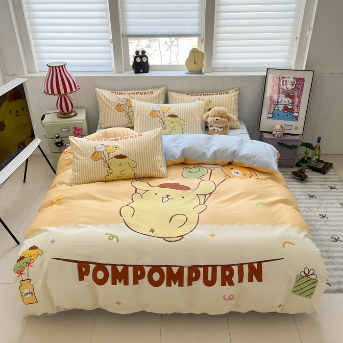 91家纺网 家纺一手货源 找家纺 金爱家 2025新款三丽鸥纯棉数码印花系列四件套 大阪-奶黄包布丁狗