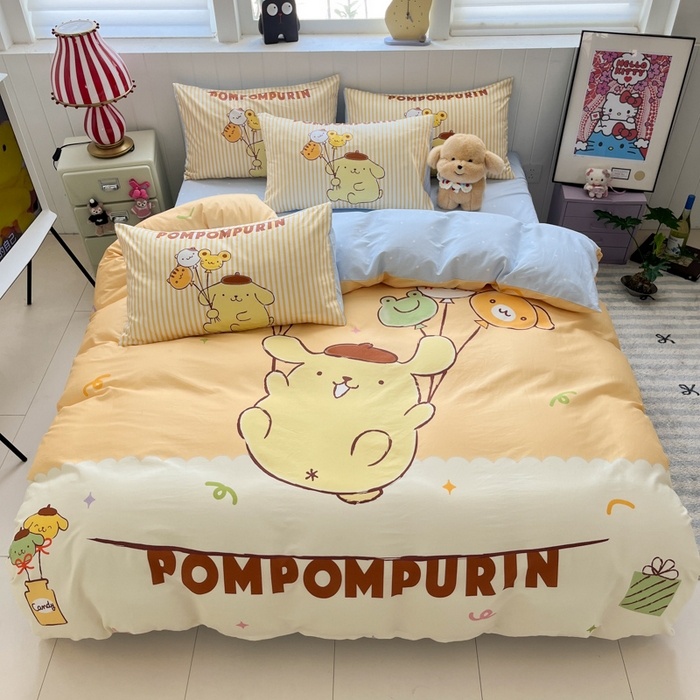 91家纺网 家纺一手货源 找家纺 金爱家 2025新款三丽鸥纯棉数码印花系列四件套 大阪-奶黄包布丁狗