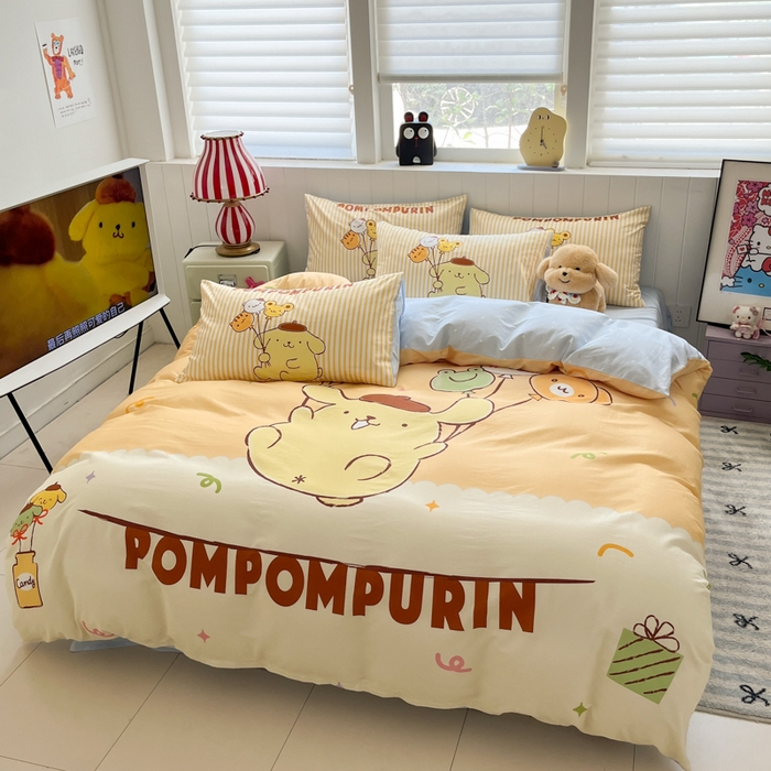 91家纺网 家纺一手货源 找家纺 金爱家 2025新款三丽鸥纯棉数码印花系列四件套 大阪-奶黄包布丁狗