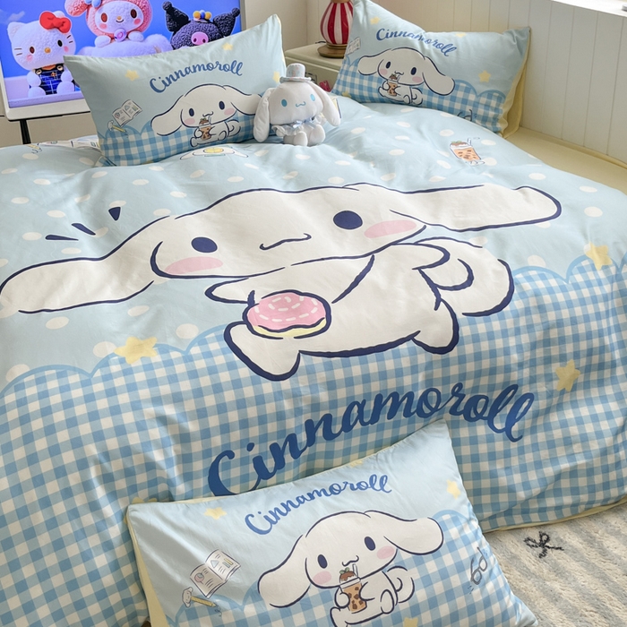 91家纺网 家纺一手货源 找家纺 金爱家 2025新款三丽鸥纯棉数码印花系列四件套 大阪-奶芙玉桂狗