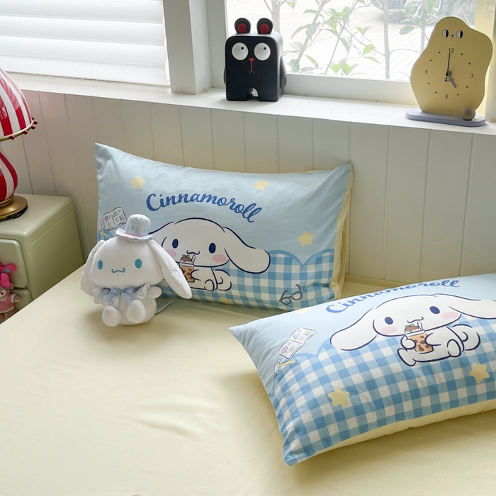 91家纺网 家纺一手货源 找家纺 金爱家 2025新款三丽鸥纯棉数码印花系列四件套 大阪-奶芙玉桂狗