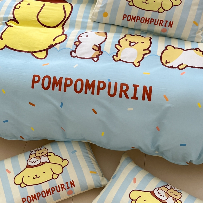 91家纺网 家纺一手货源 找家纺 金爱家 2025新款三丽鸥纯棉数码印花系列四件套 大阪-布丁狗伙伴