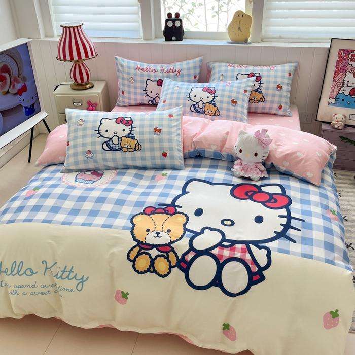 91家纺网 家纺一手货源 找家纺 金爱家 2025新款三丽鸥纯棉数码印花系列四件套 大阪-kt和熊