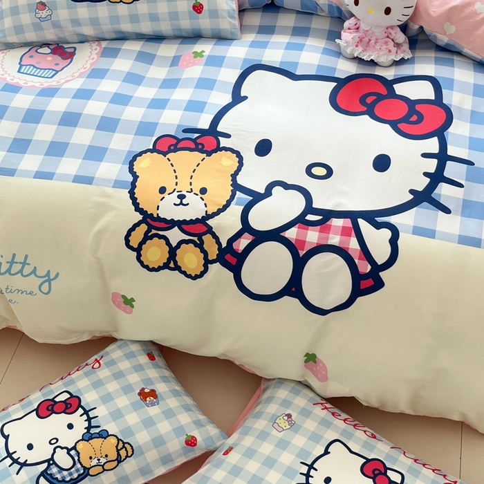 91家纺网 家纺一手货源 找家纺 金爱家 2025新款三丽鸥纯棉数码印花系列四件套 大阪-kt和熊