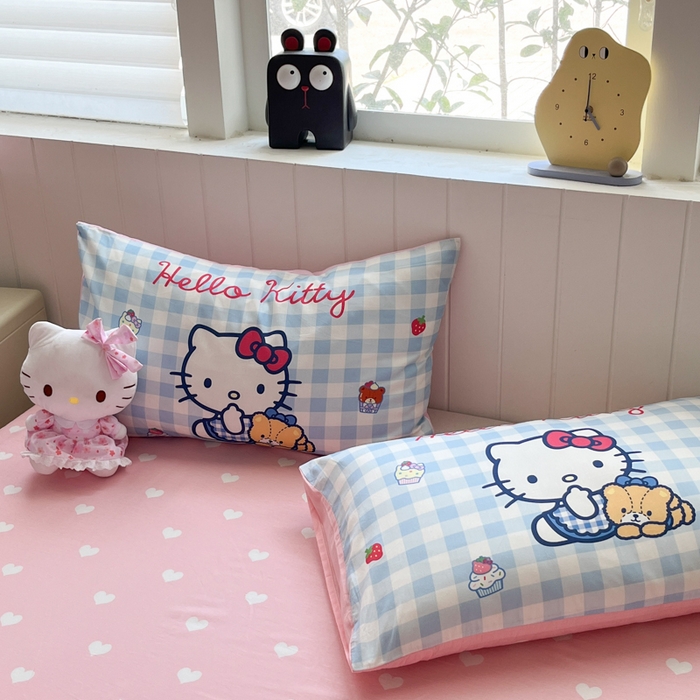 91家纺网 家纺一手货源 找家纺 金爱家 2025新款三丽鸥纯棉数码印花系列四件套 大阪-kt和熊