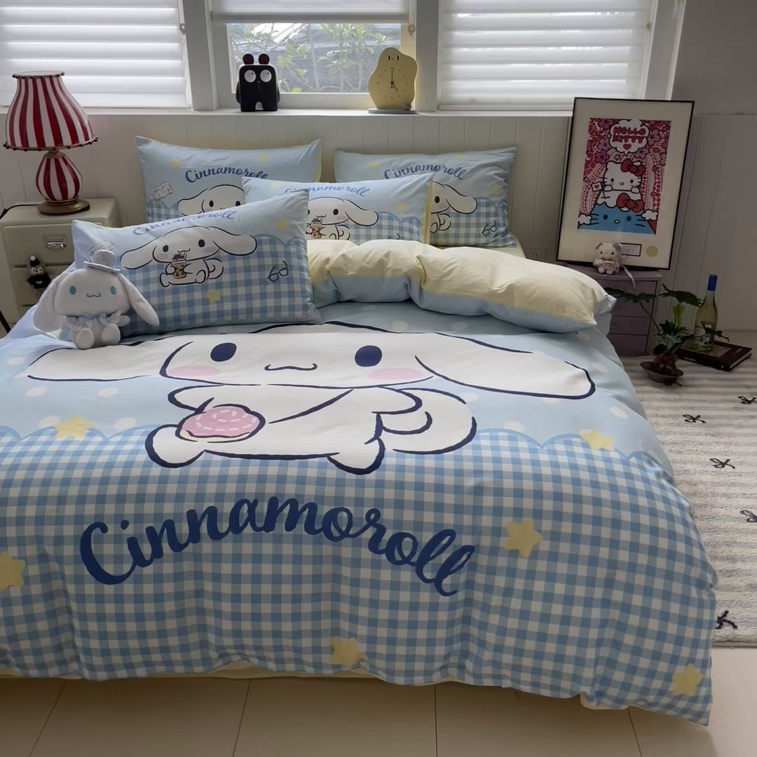 91家纺网 家纺一手货源 找家纺 金爱家 2025新款三丽鸥纯棉数码印花系列四件套 大阪-奶芙玉桂狗