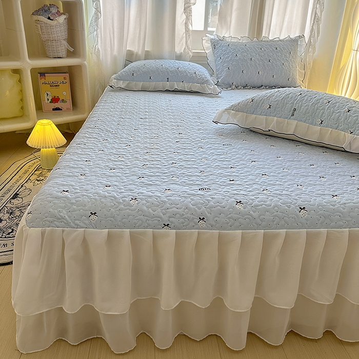 91家纺网 家纺一手货源 找家纺 易辰美 2025新款亲肤舒适印花夹棉公主风床裙 草莓啵啵-兰