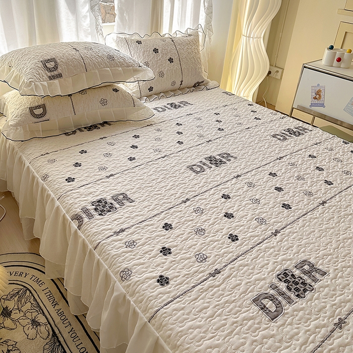 91家纺网 家纺一手货源 找家纺 易辰美 2025新款亲肤舒适印花夹棉公主风床裙 煌朝-灰