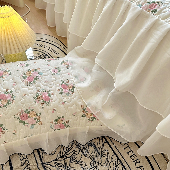 91家纺网 家纺一手货源 找家纺 易辰美 2025新款亲肤舒适印花夹棉公主风床裙 蔻依娜-粉