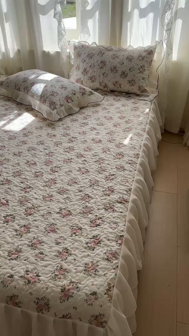 91家纺网 家纺一手货源 找家纺 易辰美 2025新款亲肤舒适印花夹棉公主风床裙 蔻依娜-粉