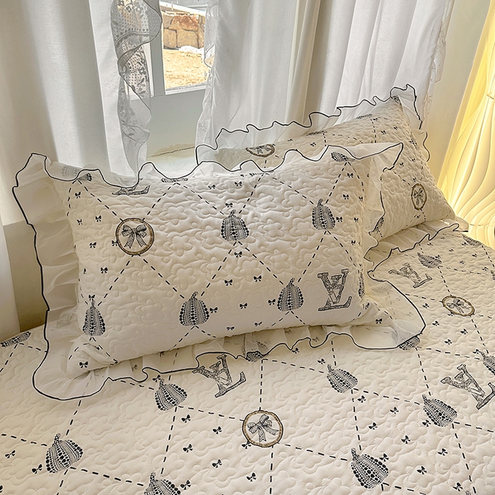 91家纺网 家纺一手货源 找家纺 易辰美 2025新款亲肤舒适印花夹棉公主风床裙 榴夏-灰