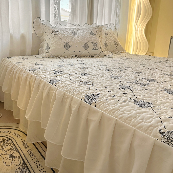 91家纺网 家纺一手货源 找家纺 易辰美 2025新款亲肤舒适印花夹棉公主风床裙 榴夏-灰