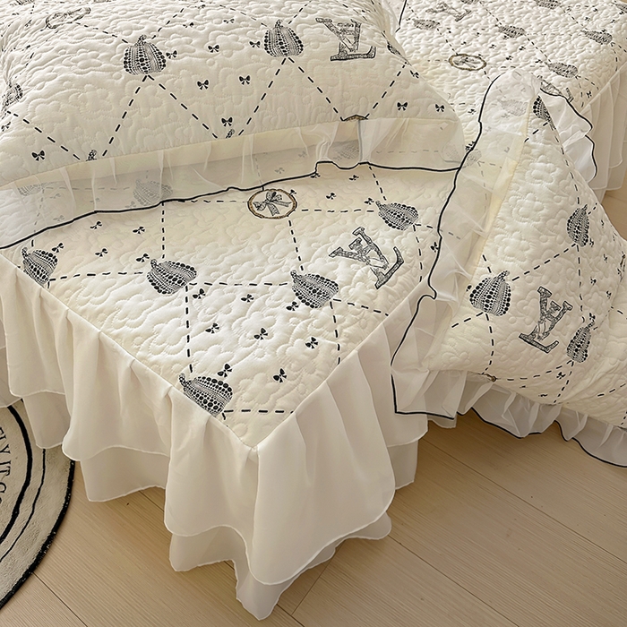 91家纺网 家纺一手货源 找家纺 易辰美 2025新款亲肤舒适印花夹棉公主风床裙 榴夏-灰