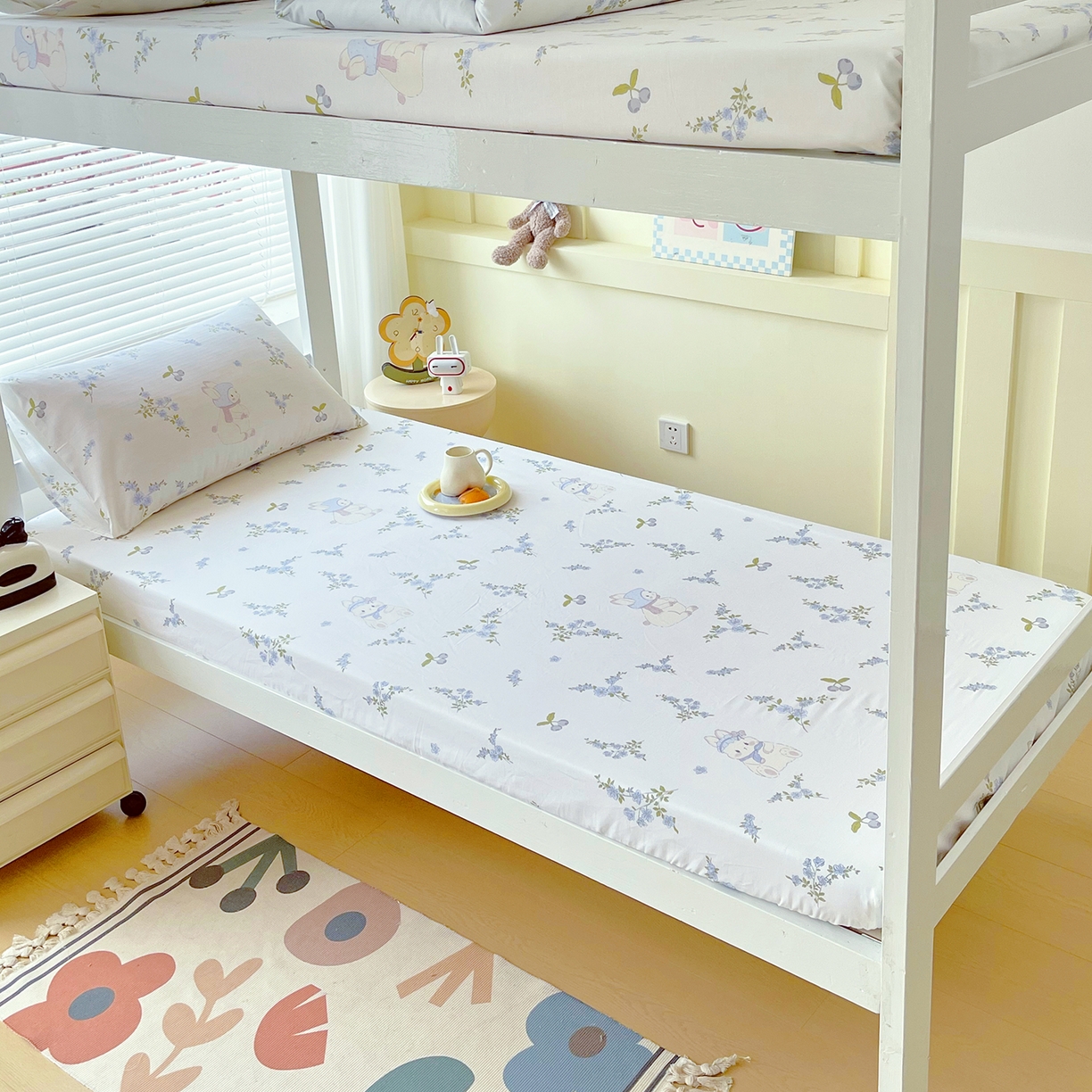 91家纺网 家纺一手货源 找家纺 金鑫汇家纺 2025新款全棉学生宿舍单品床笠系列 花丛兔