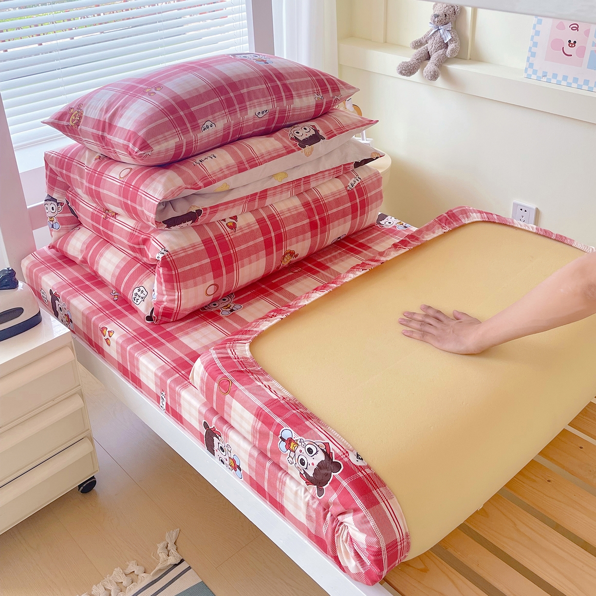 91家纺网 家纺一手货源 找家纺 金鑫汇家纺 2025新款全棉学生宿舍单品床笠系列 花丛兔