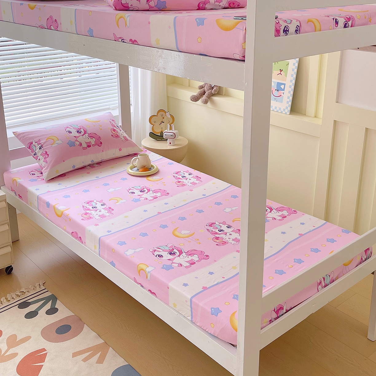 91家纺网 家纺一手货源 找家纺 金鑫汇家纺 2025新款全棉学生宿舍单品床笠系列 花丛兔