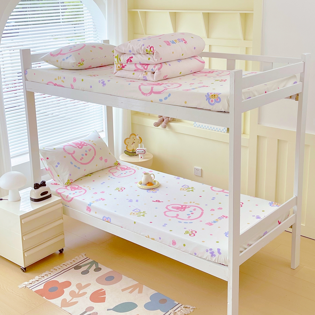 91家纺网 家纺一手货源 找家纺 金鑫汇家纺 2025新款全棉学生宿舍单品床笠系列 花丛兔