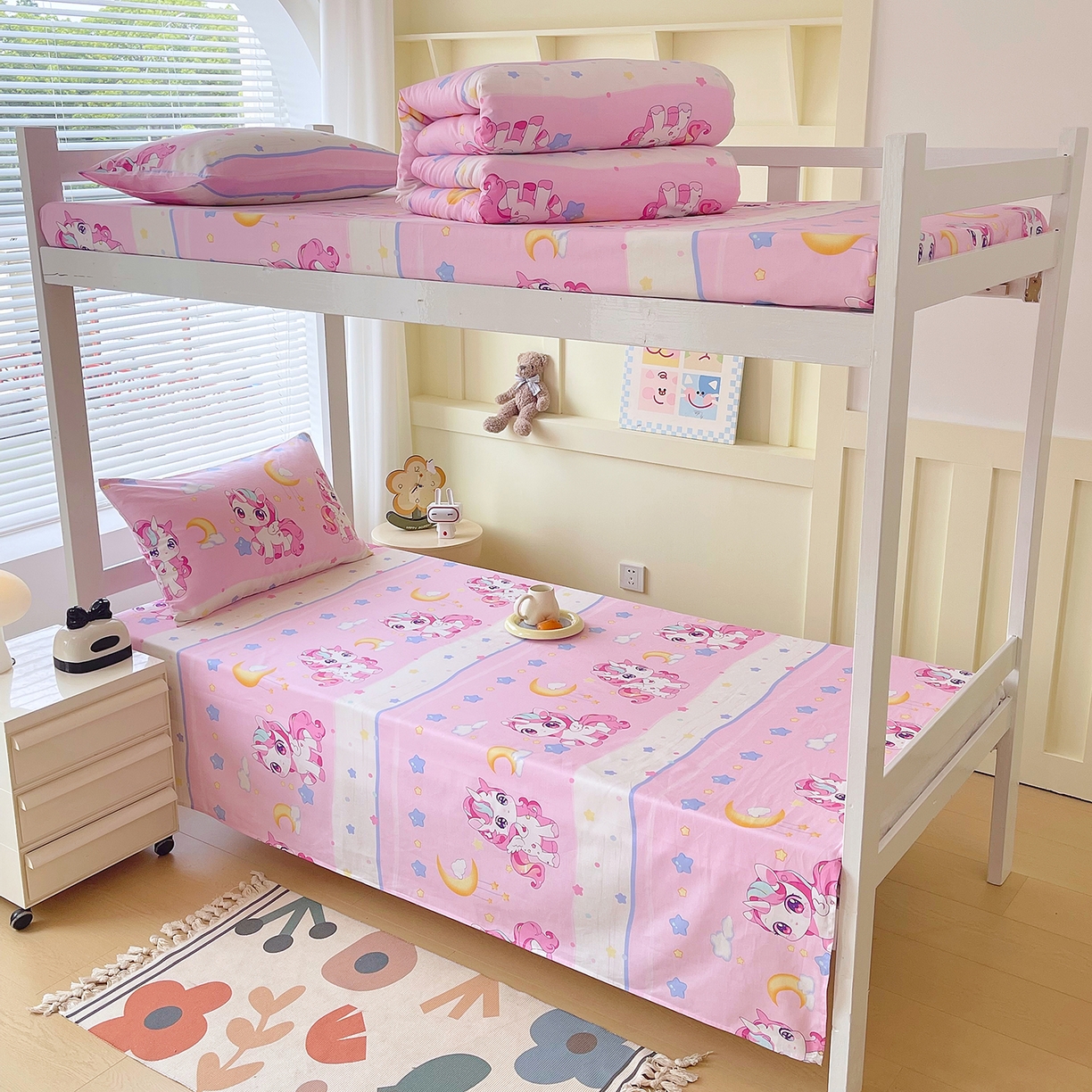 91家纺网 家纺一手货源 找家纺 金鑫汇家纺 2025新款全棉学生宿舍单品床单系列 熊熊精灵