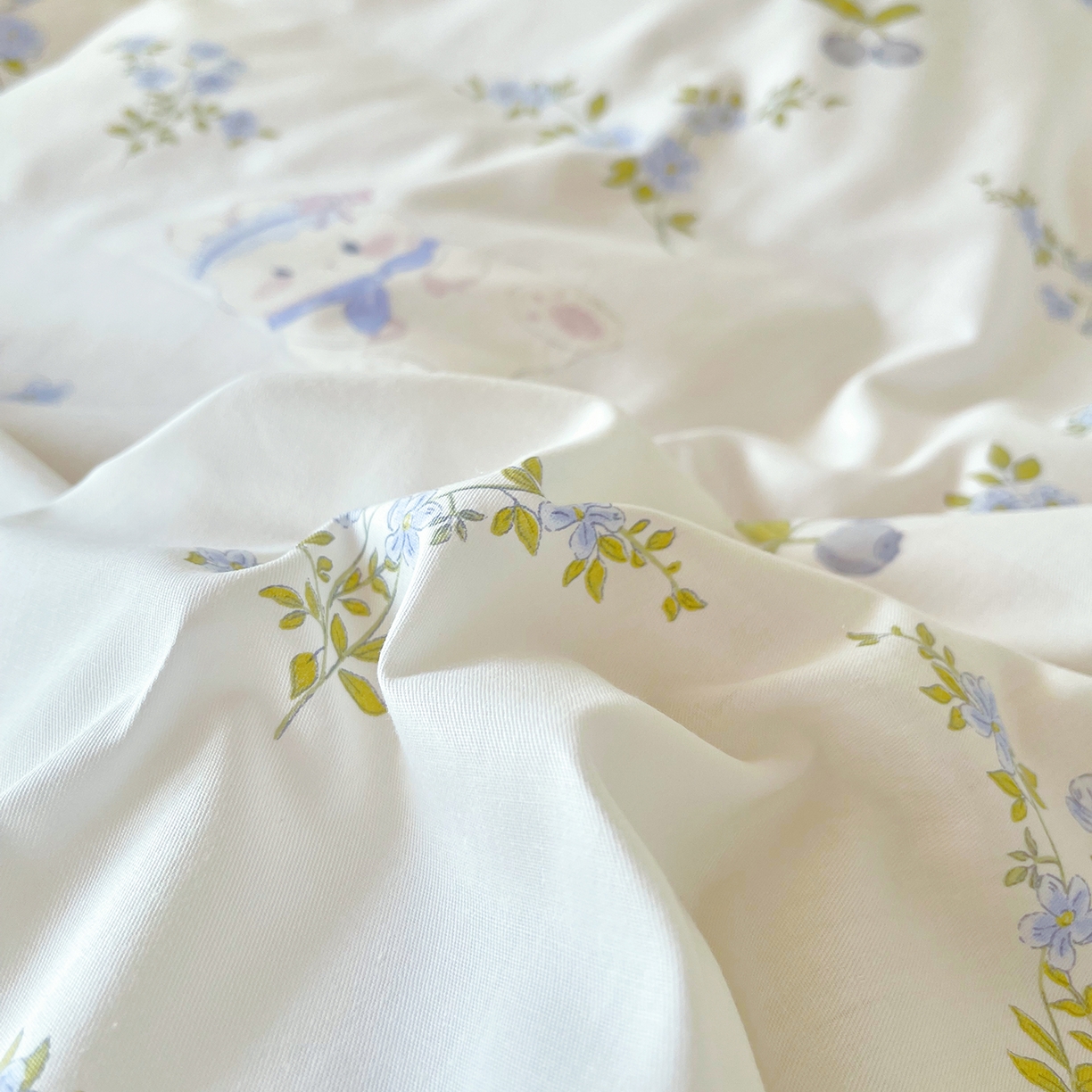 91家纺网 家纺一手货源 找家纺 金鑫汇家纺 2025新款全棉学生宿舍单品床单系列 花丛兔