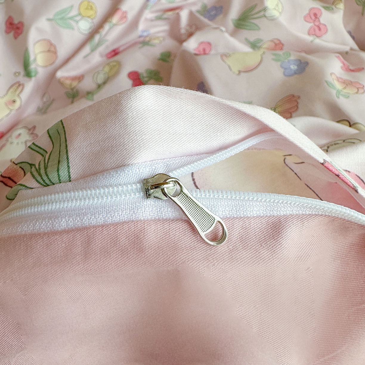 91家纺网 家纺一手货源 找家纺 金鑫汇家纺 2025新款全棉学生宿舍三件套四件套系列 花丛兔