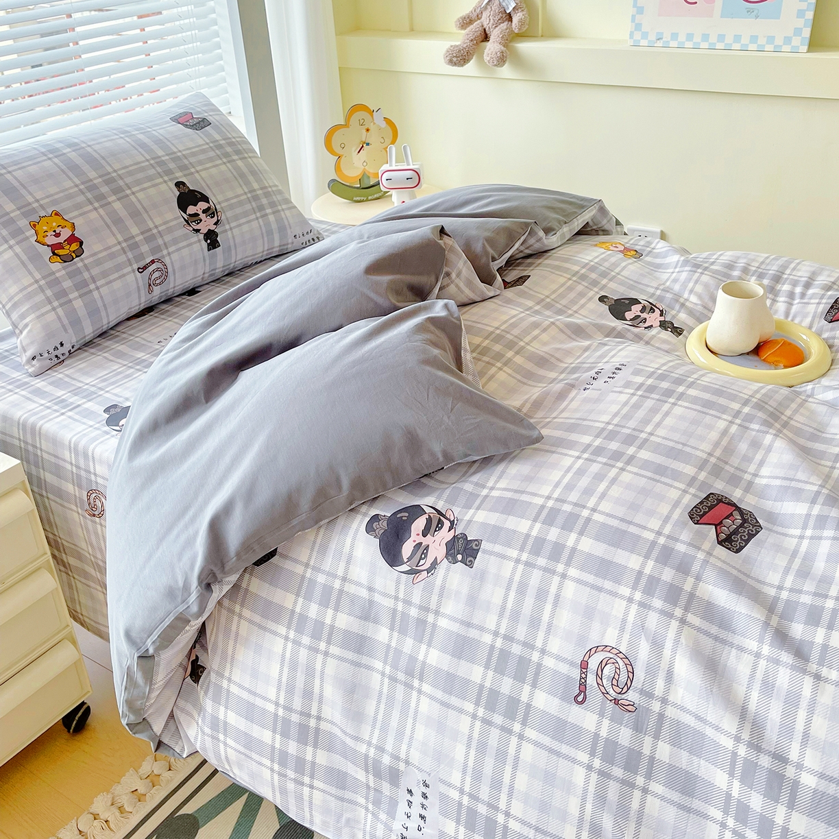 91家纺网 家纺一手货源 找家纺 金鑫汇家纺 2025新款全棉学生宿舍三件套四件套系列 无畏申公豹-灰