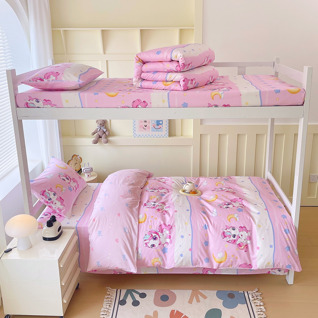 91家纺网 家纺一手货源 找家纺 金鑫汇家纺 2025新款全棉学生宿舍三件套四件套系列 小马莉尔