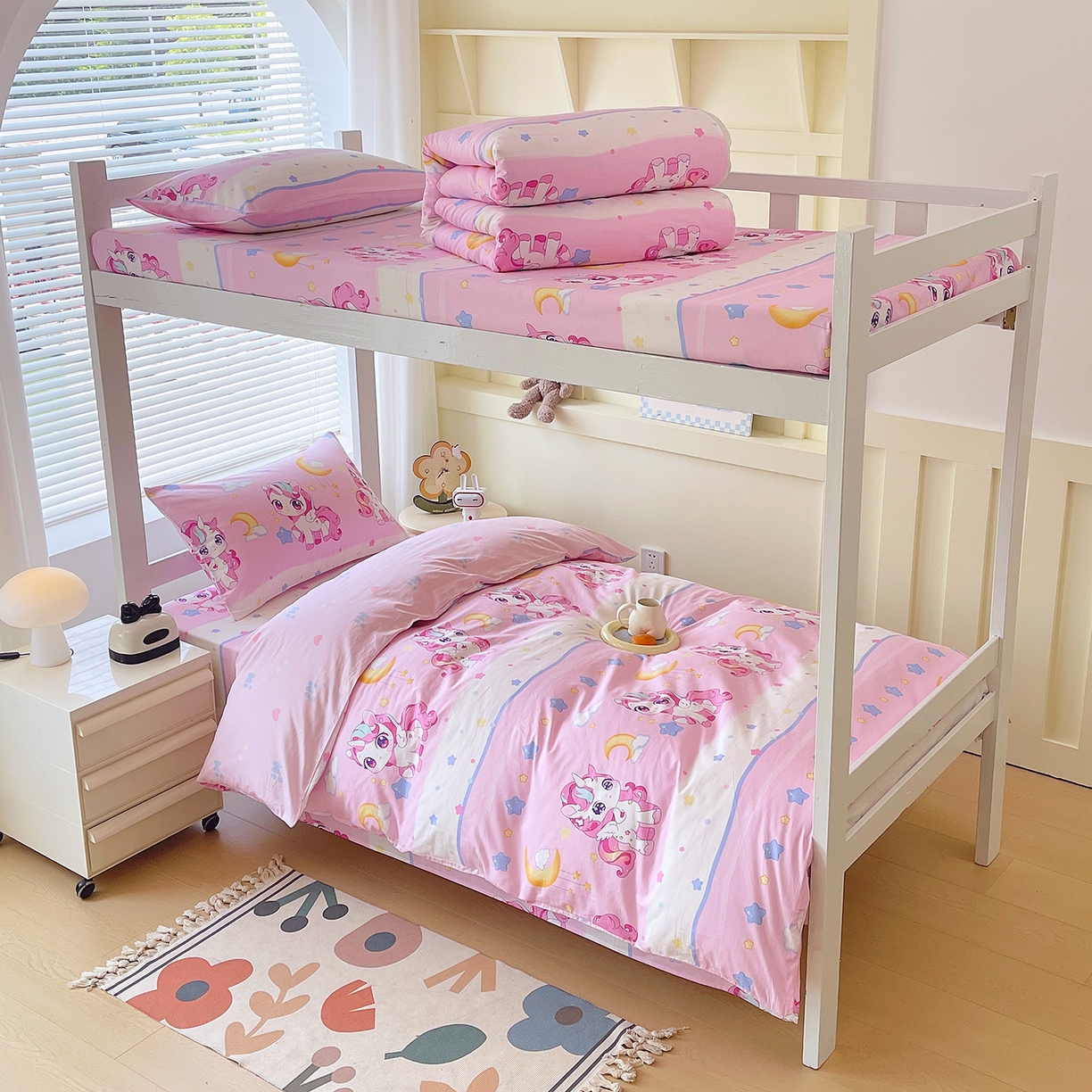 91家纺网 家纺一手货源 找家纺 金鑫汇家纺 2025新款全棉学生宿舍三件套四件套系列 小马莉尔