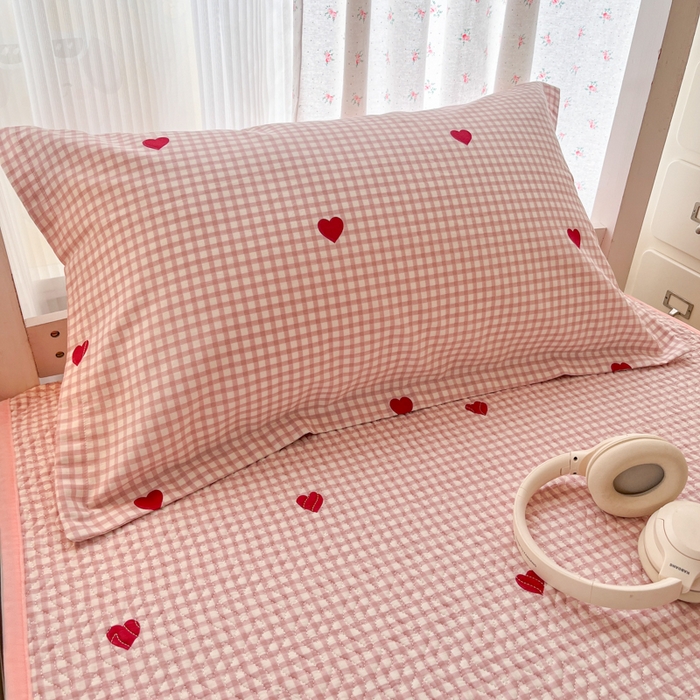 91家纺网 家纺一手货源 找家纺 暖居2025新款学生季三件套棉加绒床盖双面被套学生宿舍专用 红星点点