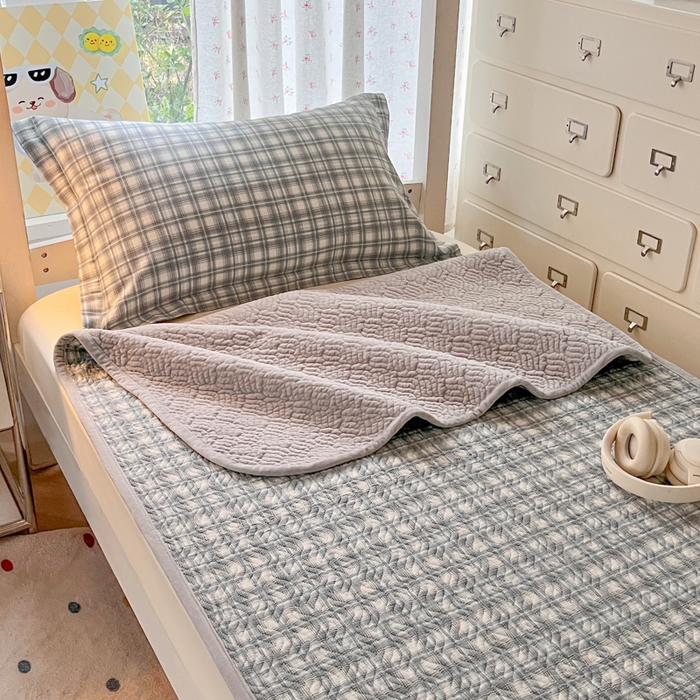 91家纺网 家纺一手货源 找家纺 暖居2025新款学生季三件套棉加绒床盖双面被套学生宿舍专用 灰色空间