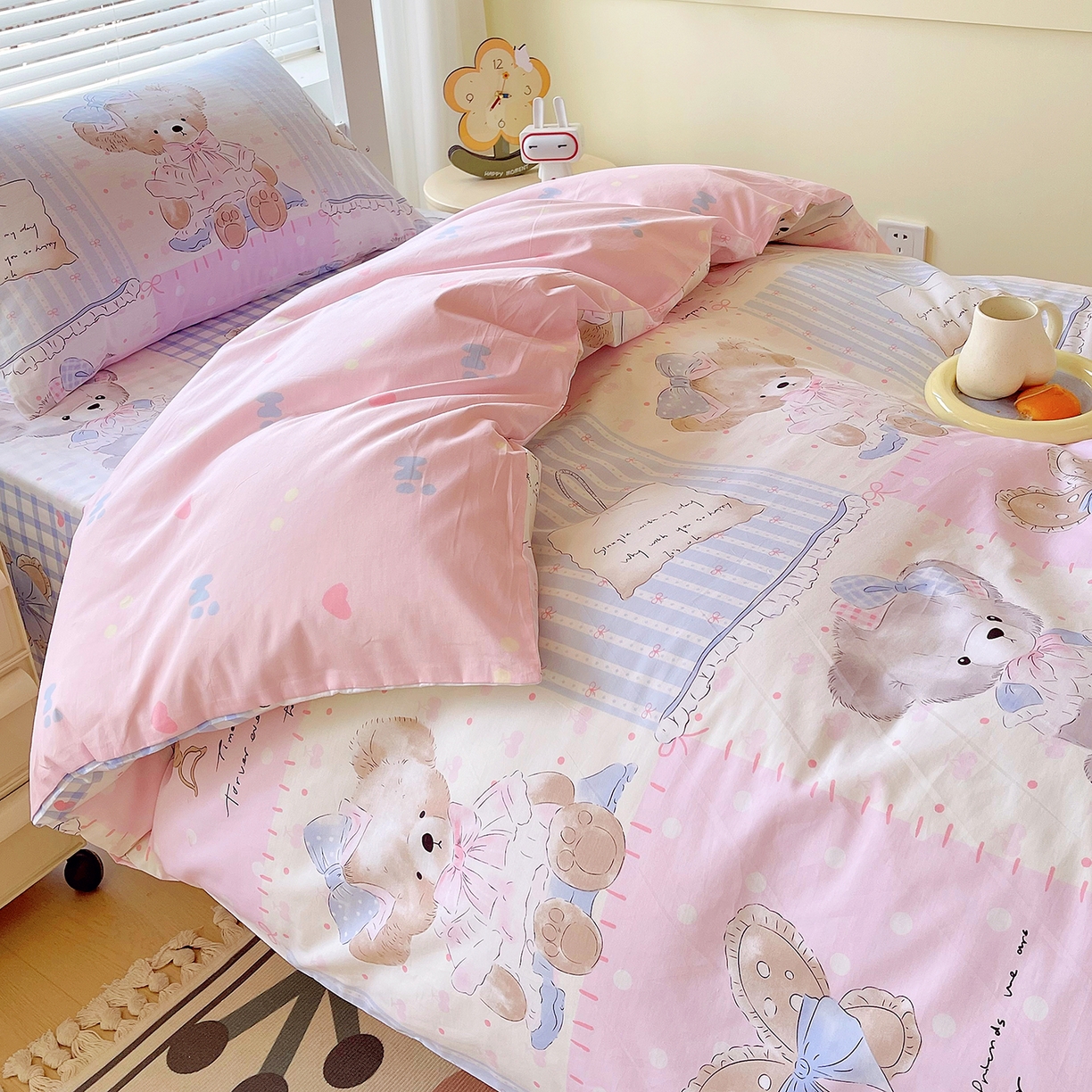 91家纺网 家纺一手货源 找家纺 金鑫汇家纺 2025新款全棉学生宿舍三件套四件套系列 熊熊精灵