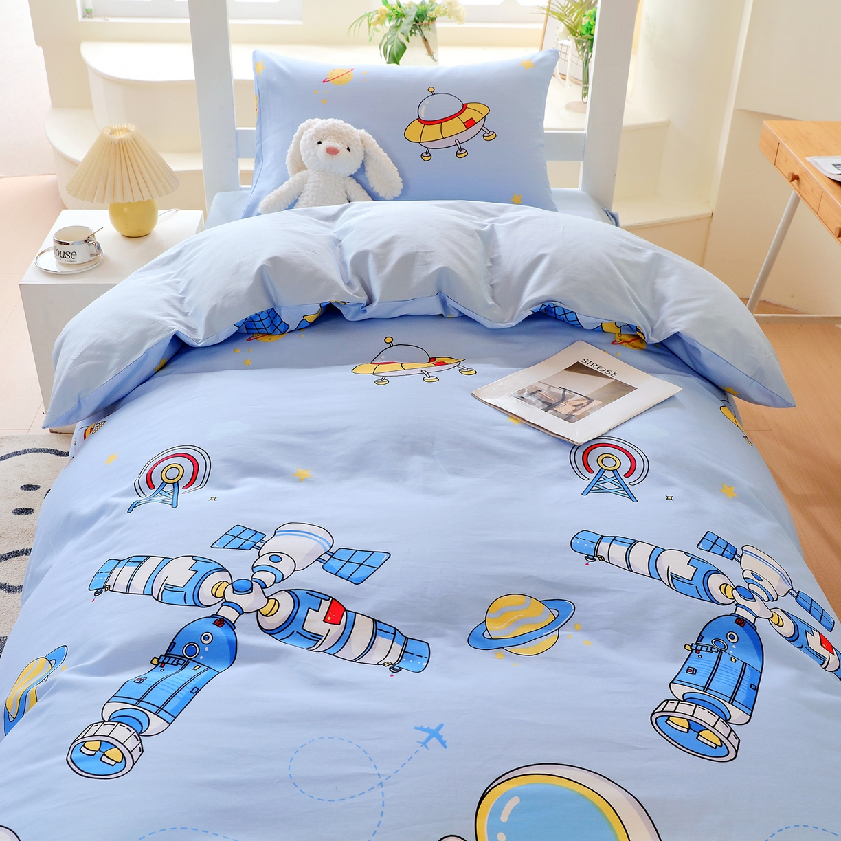 91家纺网 家纺一手货源 找家纺 金鑫汇家纺 2025新款全棉学生宿舍三件套四件套系列 宇宙奥秘