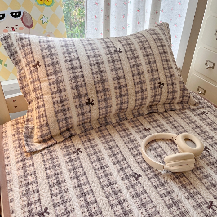 91家纺网 家纺一手货源 找家纺 暖居2025新款学生季三件套棉加绒床盖双面被套学生宿舍专用 巧克力