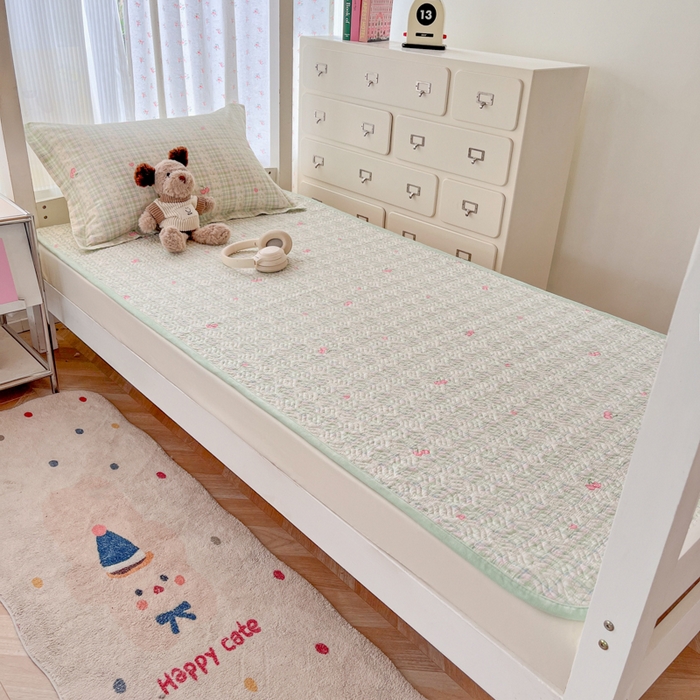 91家纺网 家纺一手货源 找家纺 暖居2025新款学生季三件套棉加绒床盖双面被套学生宿舍专用 樱桃小丸子