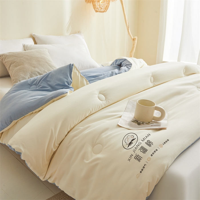 91家纺网 家纺一手货源 找家纺 爱屋及屋 2025新款撞色棉花被系列被子被芯 蓝灰拼白