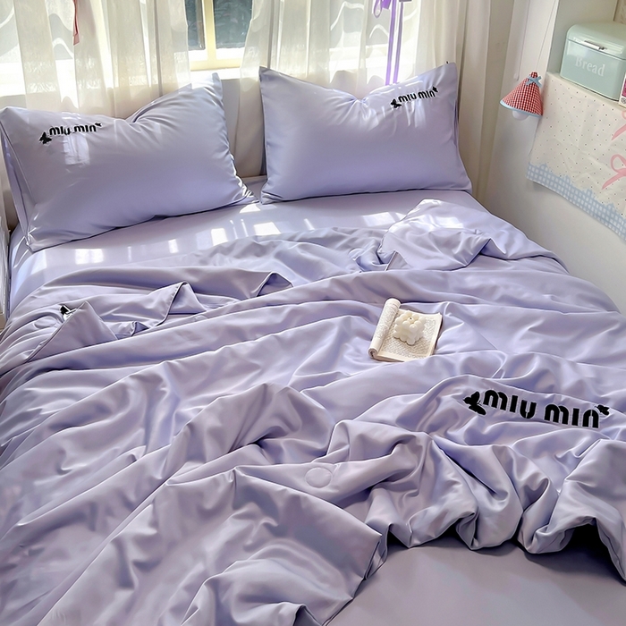 91家纺网 家纺一手货源 找家纺 花伞家居 2025新款刺绣高级感水洗真丝夏被四件套含买家秀 字母蝴蝶-星黛紫