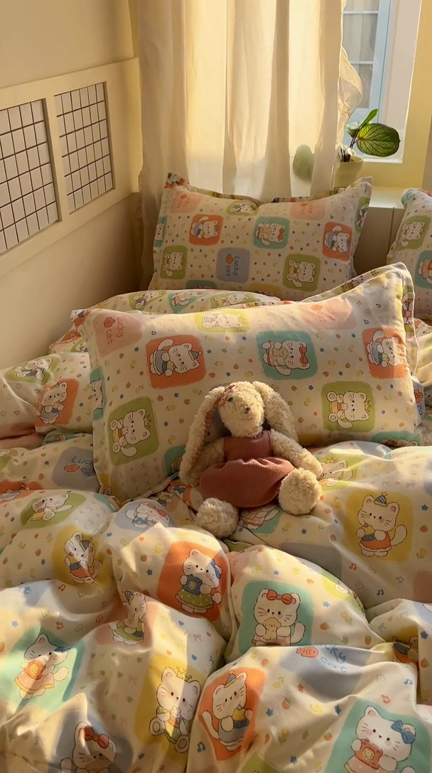 91家纺网 家纺一手货源 找家纺 宏源家纺 2025新款芦荟棉印花亲肤四件套 小猫日记