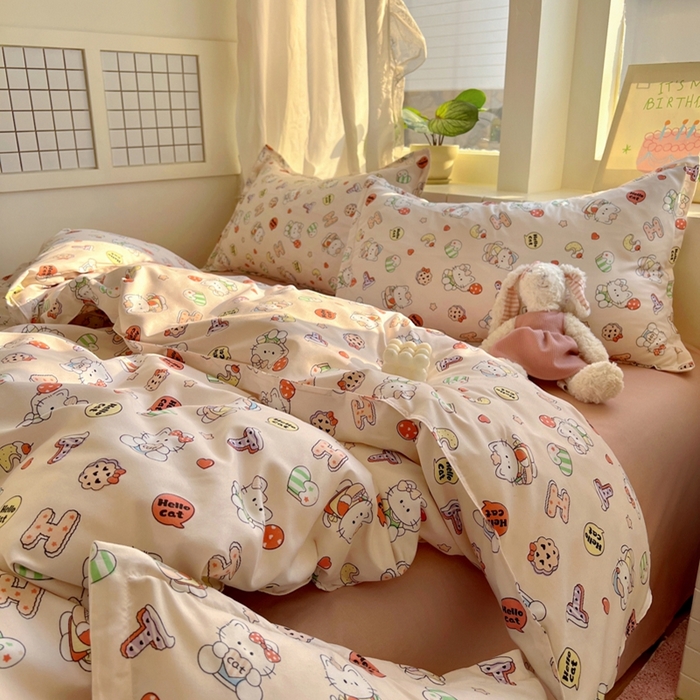 91家纺网 家纺一手货源 找家纺 宏源家纺 2025新款芦荟棉印花亲肤四件套 萌萌猫粉