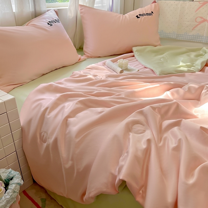 91家纺网 家纺一手货源 找家纺 花伞家居 2025新款刺绣高级感水洗真丝夏被四件套含买家秀 字母蝴蝶-浅玉+豆绿