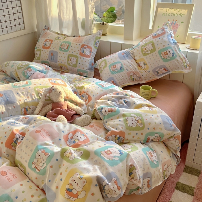 91家纺网 家纺一手货源 找家纺 宏源家纺 2025新款芦荟棉印花亲肤四件套 小猫日记