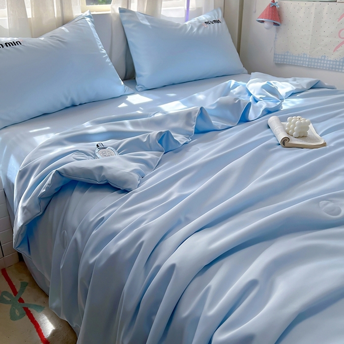 91家纺网 家纺一手货源 找家纺 花伞家居 2025新款刺绣高级感水洗真丝夏被四件套含买家秀 字母蝴蝶-兰