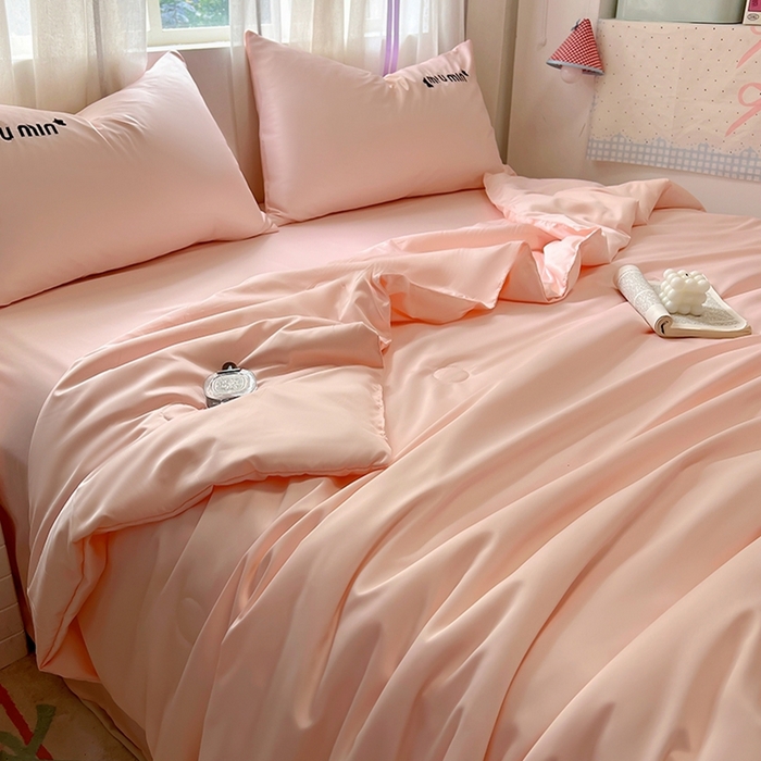 91家纺网 家纺一手货源 找家纺 花伞家居 2025新款刺绣高级感水洗真丝夏被四件套含买家秀 字母蝴蝶-浅玉