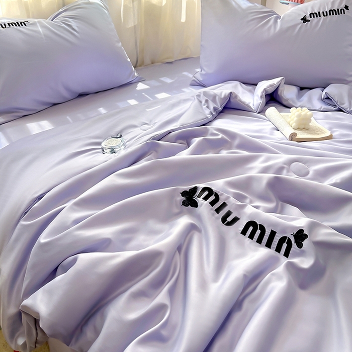 91家纺网 家纺一手货源 找家纺 花伞家居 2025新款刺绣高级感水洗真丝夏被四件套含买家秀 字母蝴蝶-星黛紫
