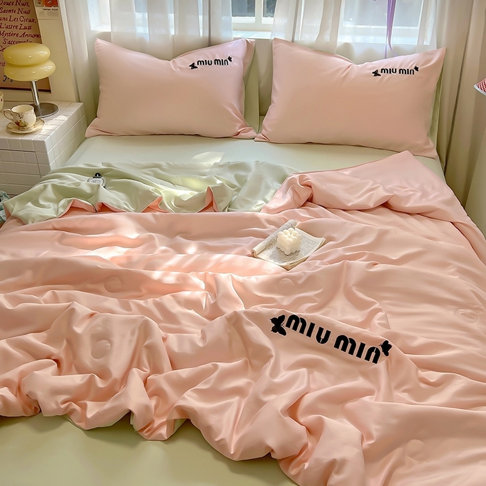 91家纺网 家纺一手货源 找家纺 花伞家居 2025新款刺绣高级感水洗真丝夏被四件套含买家秀 字母蝴蝶-浅玉+豆绿