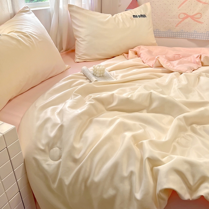 91家纺网 家纺一手货源 找家纺 花伞家居 2025新款刺绣高级感水洗真丝夏被四件套含买家秀 字母蝴蝶-小米黄