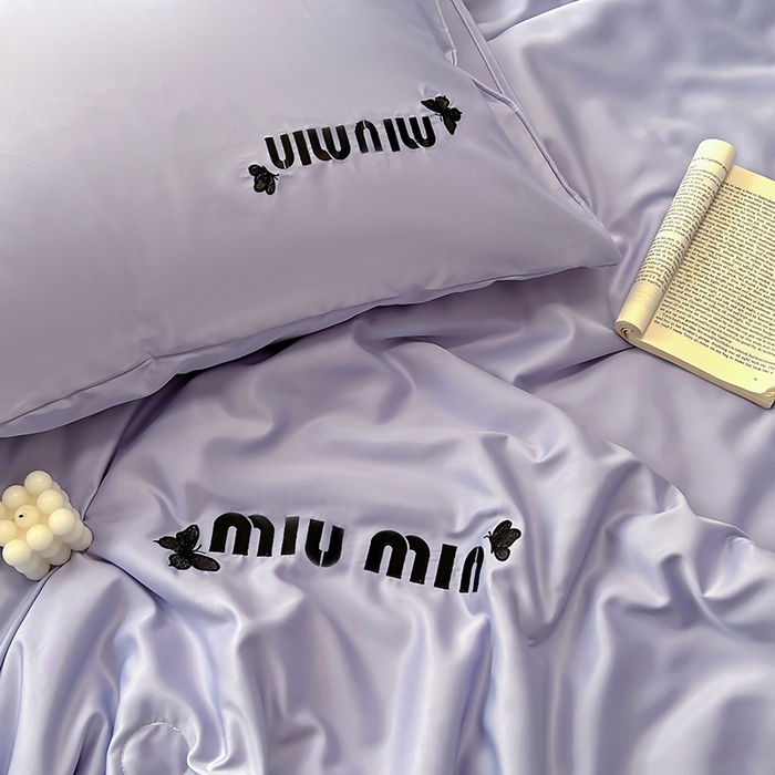 91家纺网 家纺一手货源 找家纺 花伞家居 2025新款刺绣高级感水洗真丝夏被四件套含买家秀 字母蝴蝶-星黛紫