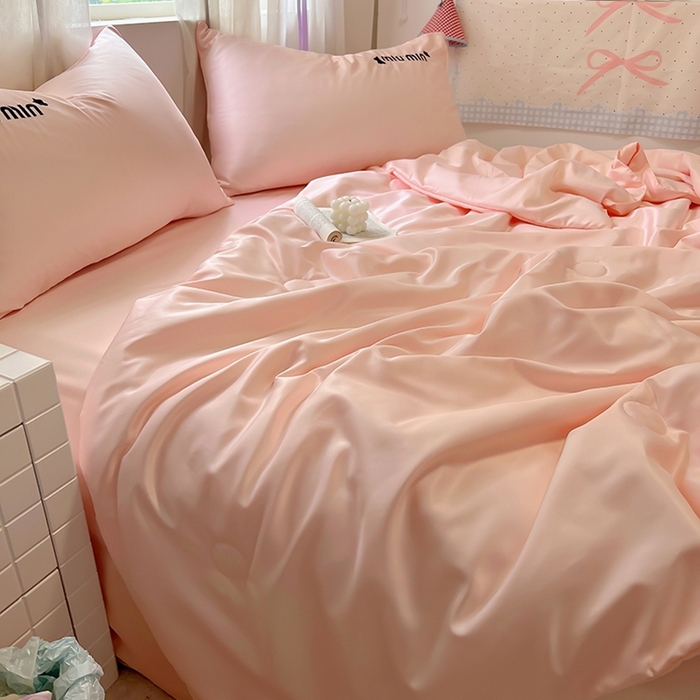 91家纺网 家纺一手货源 找家纺 花伞家居 2025新款刺绣高级感水洗真丝夏被四件套含买家秀 字母蝴蝶-浅玉