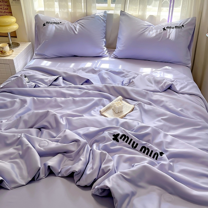 91家纺网 家纺一手货源 找家纺 花伞家居 2025新款刺绣高级感水洗真丝夏被四件套含买家秀 字母蝴蝶-星黛紫